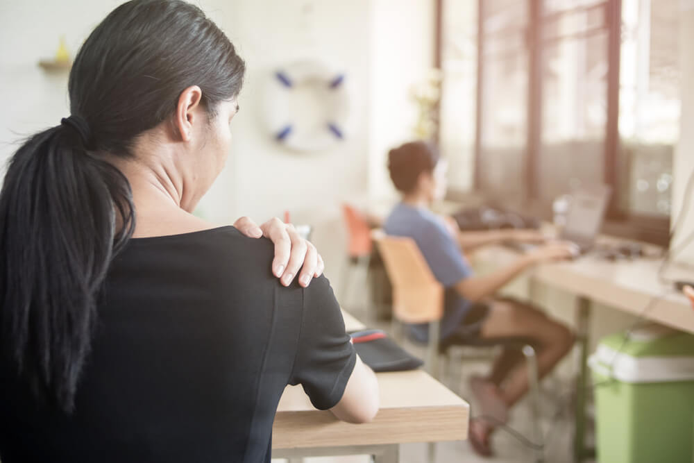 Three symptoms of shoulder pain to not overlook shutterstock 611585183 three symptoms of shoulder pain
