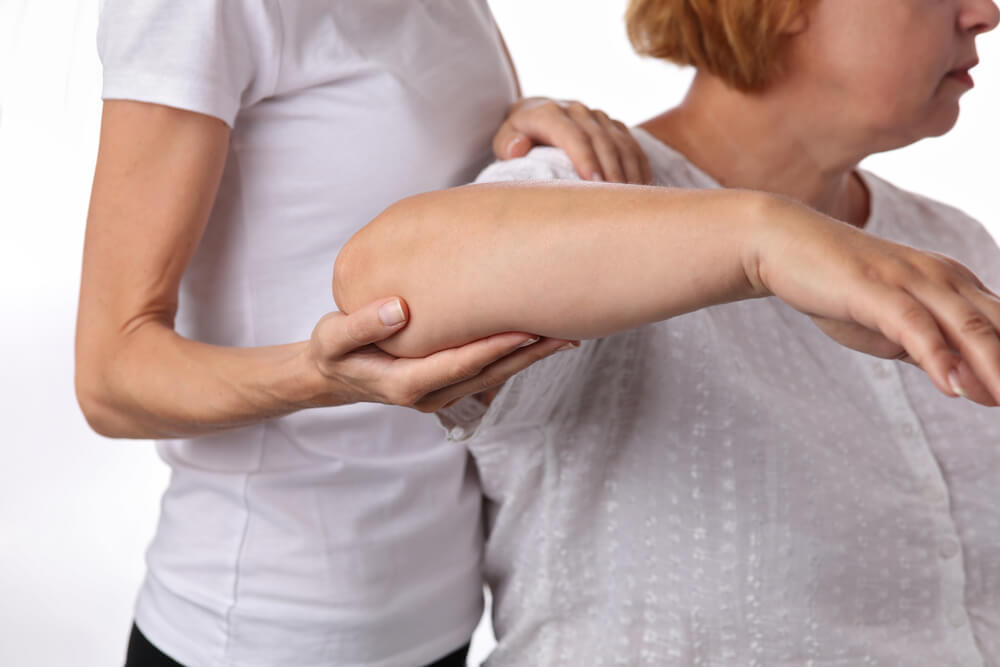 How physical therapists in Saint Charles, MO, can treat shoulder impingement shutterstock 699122974 shoulder impingement treatment