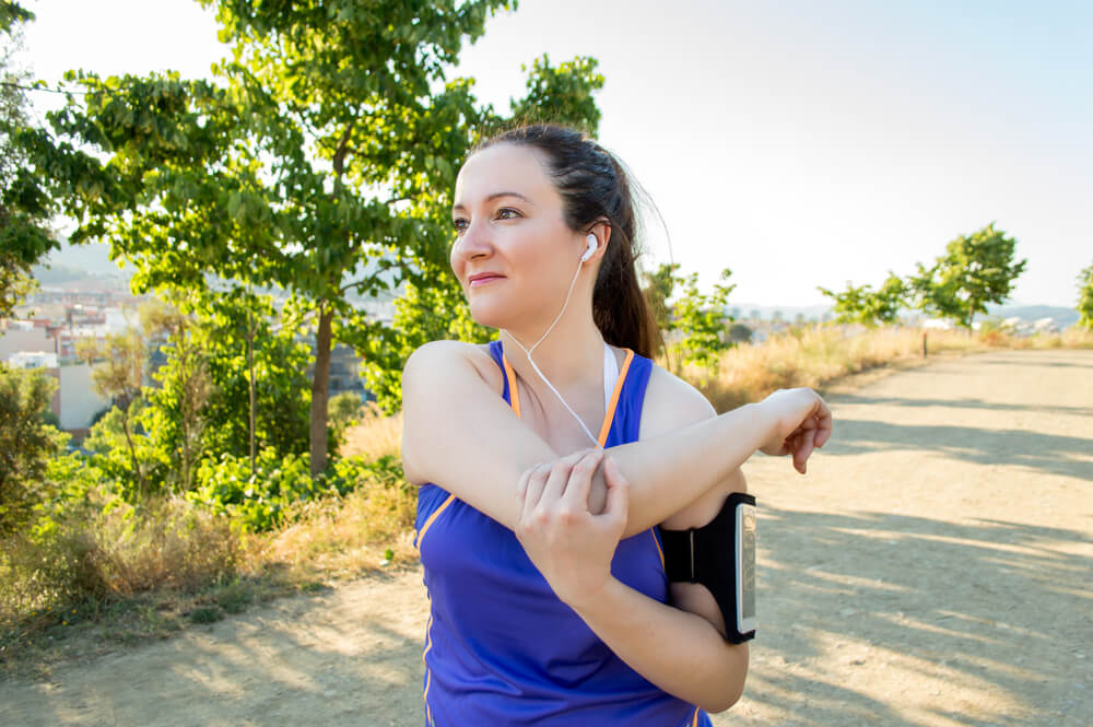 Two effective shoulder stretches for reducing pain shutterstock 286583180 shoulder stretches for pain