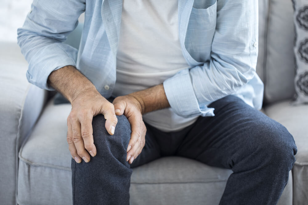 stiff knee after sitting