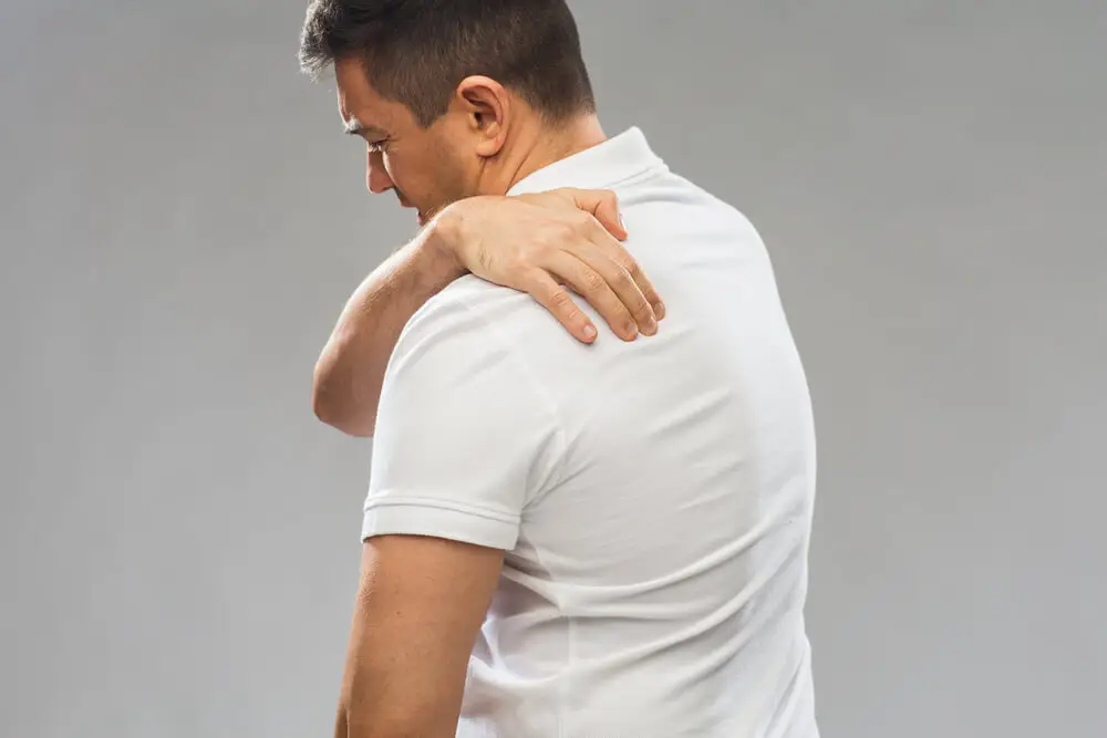 How physical therapists may help you heal a torn rotator cuff shutterstock 568413217 pain in shoulder blade area