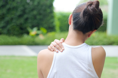 Four conditions that cause pain in the shoulder blade area shutterstock 695708512 1 pain in shoulder blade area