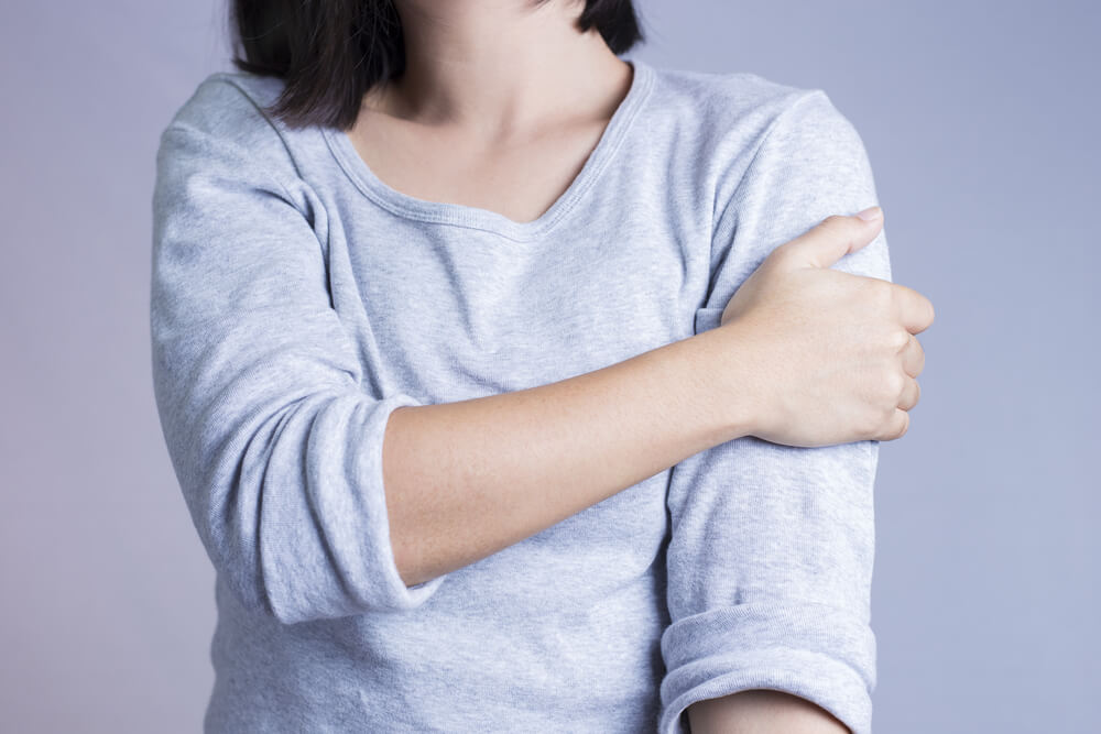 Why do I have shoulder and upper arm pain? shutterstock 336066254 shoulder and upper arm pain