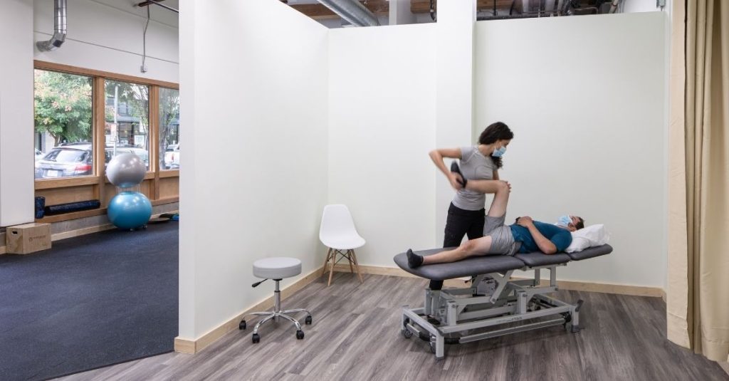Telltale Signs That You Should Find a New Physical Therapist O93kT8vLFrT6VdNFqg4L1tDzp3dvS6SF1645710881 telltale signs that you should find a new physical therapist
